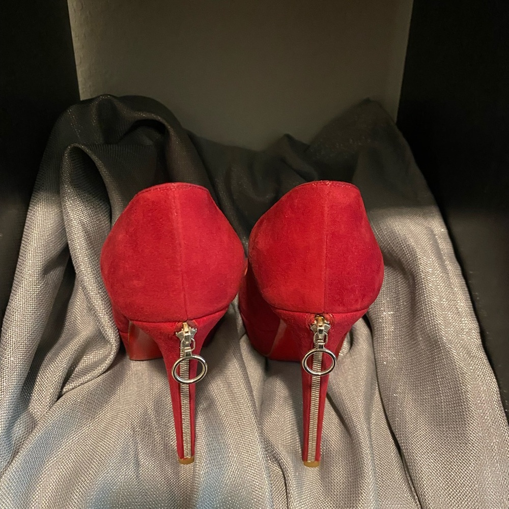 Christian Louboutin Red Heels Timeless Elegance - Picture 3 of 5